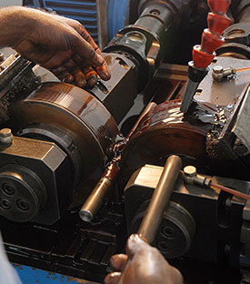 Thread rolling machine